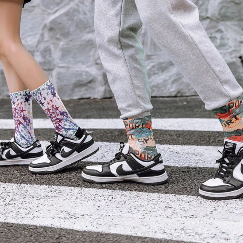 Tehnologija 3D tiska za proljetne i ljetne čarape, muške duge čarape, ženske udruge, europski i američki ulični sportovi, pamučne čarape parova, grafiti trendovske čarape Tehnologija 3D tiska za proljetne i ljetne čarape, muške duge čarape, ženske udruge, europski i američki ulični sportovi, pamučne čarape parova, grafiti trendovske čarape