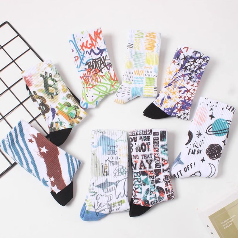 Tehnologija 3D tiska za proljetne i ljetne čarape, muške duge čarape, ženske udruge, europski i američki ulični sportovi, pamučne čarape parova, grafiti trendovske čarape Tehnologija 3D tiska za proljetne i ljetne čarape, muške duge čarape, ženske udruge, europski i američki ulični sportovi, pamučne čarape parova, grafiti trendovske čarape